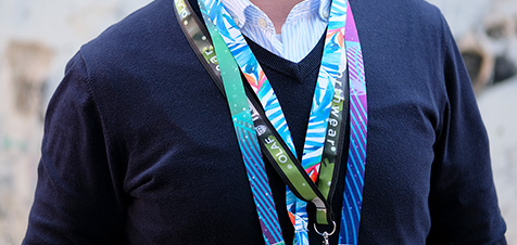 Mehrere Lanyards mit Logo