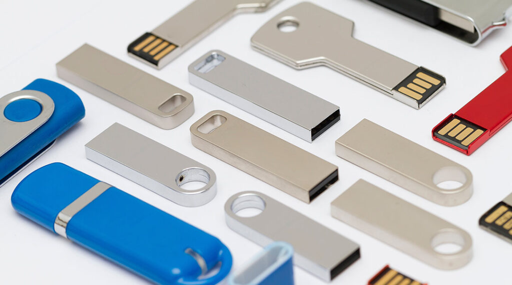 Detailaufnahme von USB-Sticks