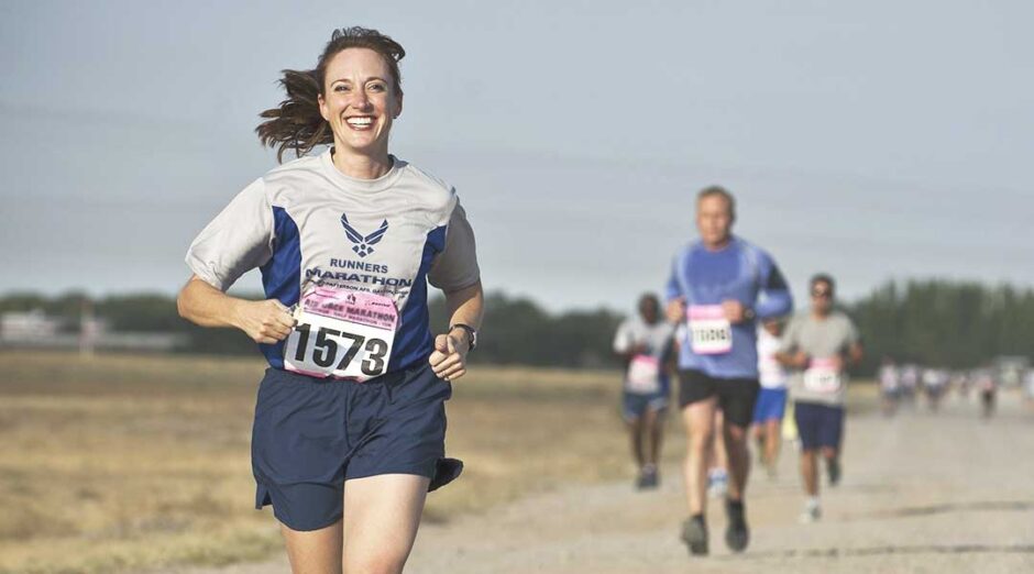 Marathon mit bedruckten shirts