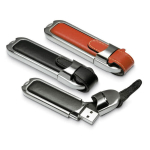 Eleganter USB-Stick aus Metall mit Lederdetail als exklusives Geschenk