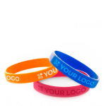 Günstiges Silikonarmband mit Aufdruck und Flachrelief als Werbeartikel farbe orange Ansicht mit Druckbereich