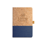 Nachhaltiges liniertes A5-Notizbuch mit Einband aus Kork und Leinen farbe blau Ansicht mit Logo 2