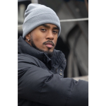 Nachhaltige Wintermütze aus recycelten Materialien bedrucken farbe hellgrau Lifestyle-Bild 2