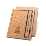 Set aus Kork-Notizbuch und passendem Kugelschreiber in Geschenkbox, A5 farbe natürliche farbe Ansicht mit Logo 1