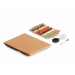 Praktisches Nähzeug-Set für Reisen mit Fäden und Nadel im Umschlag farbe beige