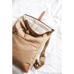 Eleganter Rucksack aus RPET mit gepolstertem Laptopfach bedrucken farbe hellbraun Lifestyle-Bild 3