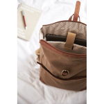 Eleganter Rucksack aus RPET mit gepolstertem Laptopfach bedrucken farbe hellbraun Lifestyle-Bild 4