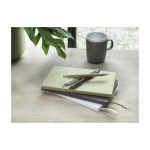 Kuli aus umweltfreundliche Materialien und Abfällen, schwarze Tinte Lifestyle-Bild