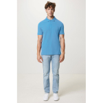 Poloshirt aus Bio-Baumwoll-Piqué, 220 g/m², Iqoniq Yosemite farbe cyan-blau dritte Ansicht mit Modell