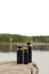 Flasche aus recyceltem Edelstahl mit Holzdeckel und Griff, 800 ml farbe schwarz Lifestyle-Bild