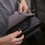 RPET-Rucksack aus schnittfestem Material mit Zahlenschloss, 20 L farbe hellgrau dritte Ansicht der Umgebung