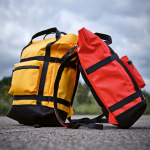 Wasserfester Rucksack aus recycelten Materialien mit Magnetverschluss für 17-Zoll-Laptops farbe rot Ansicht der Umgebung