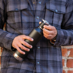 Doppelwandige Flasche aus recyceltem Edelstahl mit Ruder-Verschluss, 750 ml farbe schwarz zweite Ansicht der Umgebung