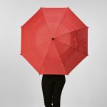 Schirm gegen Sturm aus recyceltem Kunststoff mit geradem Griff, Ø 100 cm farbe rot Ansicht der Umgebung