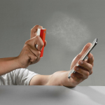 Rechteckiges Reinigungsspray für Handys mit Mikrofasertuch farbe rot fünfte Ansicht