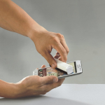 Rechteckiges Reinigungsspray für Handys mit Mikrofasertuch farbe weiß/schwarz sechste Ansicht