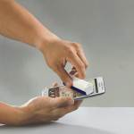 Rechteckiges Reinigungsspray für Handys mit Mikrofasertuch farbe dunkelblau sechste Ansicht