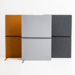 Notizbuch aus recyceltem Leder mit gepunkteten Blättern mit Band, A5