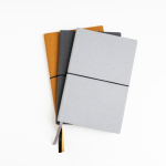 Notizbuch aus recyceltem Leder mit gepunkteten Blättern mit Band, A5