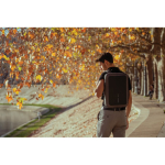 Diebstahlsicherer Rucksack aus RPET, wandelbar in 16” Laptop-Tasche farbe grau Lifestyle-Bild 2