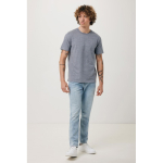 Unisex-T-Shirt aus 100 % Baumwolle, Regular Fit, 180 g/m², Iqoniq farbe hellgrau Ansicht mit Modell