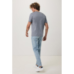 Unisex-T-Shirt aus 100 % Baumwolle, Regular Fit, 180 g/m², Iqoniq farbe hellgrau zweite Ansicht mit Modell