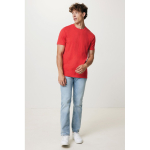 Unisex-T-Shirt aus 100 % Baumwolle, Regular Fit, 180 g/m², Iqoniq farbe korallenrot Ansicht mit Modell