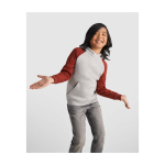 Zweifarbiger Kinder-Hoodie 280 g/m² Roly Badet farbe köngisblau Lifestyle-Bild