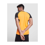 Zweifarbiges Kinder-Sportshirt kurzarm 140 g/m² Roly Bugatti farbe orange Lifestyle-Bild