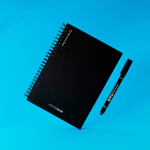 In Europa hergestelltes InfiniteBook A5-Notizbuch mit Hardcover, schwarze Tinte farbe schwarz Stimmungsbild