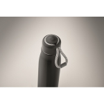 Auslaufsichere Edelstahlflasche mit Kordelgriff, 500 ml farbe schwarz zweites Detailbild