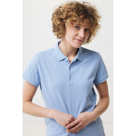 Damen-Piqué-Poloshirt aus recycelter Baumwolle, 220 g/m², Iqoniq farbe cyan-blau fünfte Ansicht mit Modell