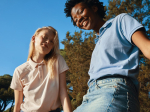 Damen-Piqué-Poloshirt aus recycelter Baumwolle, 220 g/m², Iqoniq farbe hellrosa Lifestyle-Bild