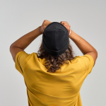 Doppellagige Mütze aus recyceltem Polyester mit Patch