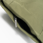 Rucksack aus 900D-Polyester mit Rollverschluss und Verschlussriemen farbe militärgrün zweite Detailansicht