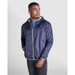 Windjacke mit Kapuze und faltbarer Rückentasche Roly Direct farbe köngisblau erste Gebrauchsansicht