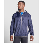 Windjacke mit Kapuze und faltbarer Rückentasche Roly Direct farbe köngisblau vierte Gebrauchsansicht