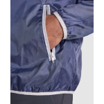 Windjacke mit Kapuze und faltbarer Rückentasche Roly Direct farbe köngisblau zweite Detailansicht