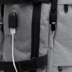 RPET-Rucksack mit USB-Anschluss und Laptopfach für 17,3” farbe hellgrau zweite Detailansicht