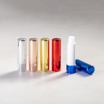 Lippenpflegestift in metallfarbenem Etui zweite Ansicht