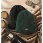 Unisex-Strickmütze mit Patch, versch. Farben farbe dunkelgrün Stimmungsbild Hauptansicht