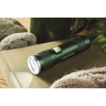 Taschenlampe aus recyceltem Alu mit 3 Lichtstufen und Zoomfunktion farbe dunkelgrün Stimmungsbild Hauptansicht