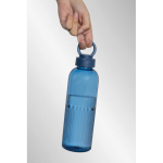 Flasche aus RPET mit Griff und gewelltem Design sowie Henkel 750 ml farbe marineblau Lifestyle-Bild 3