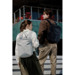 Erweiterbarer Rucksack aus recyceltem Gewebe mit Duo-Zipper 16” farbe schwarz Lifestyle-Bild