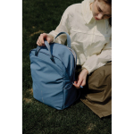 Erweiterbarer Rucksack aus recyceltem Gewebe mit Duo-Zipper 16” farbe blau Lifestyle-Bild 2