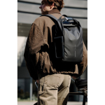 Wasserdichter Urban-Rucksack 16” + Fahrradhalterung & Diebstahlschutz farbe schwarz Lifestyle-Bild
