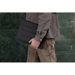 Laptop-Hülle aus recyceltem Material mit 4 cm Neigungsständer 14” farbe schwarz Lifestyle-Bild 3