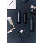 Thermoflasche aus recyceltem Stahl mit Henkel und Doppelöffnung 600 ml farbe marineblau Lifestyle-Bild 2