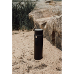 Thermos aus recyceltem Edelstahl mit Tragegriff 750 ml farbe schwarz Lifestyle-Bild