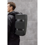 Wochenend-Rucksack aus recyceltem Polyester mit Doppelgriffen 35 L farbe schwarz Lifestyle-Bild 2